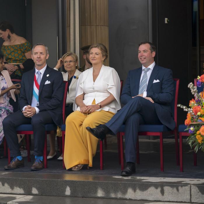 Le Couple grand-ducal assiste à la cérémonie officielle d'une tribune