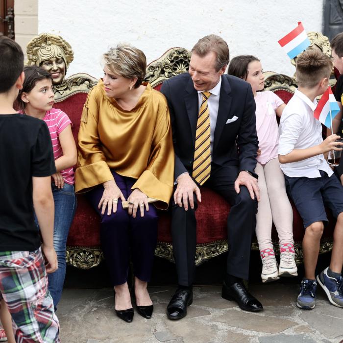 Le Couple grand-ducal en compagnie de jeunes enfants