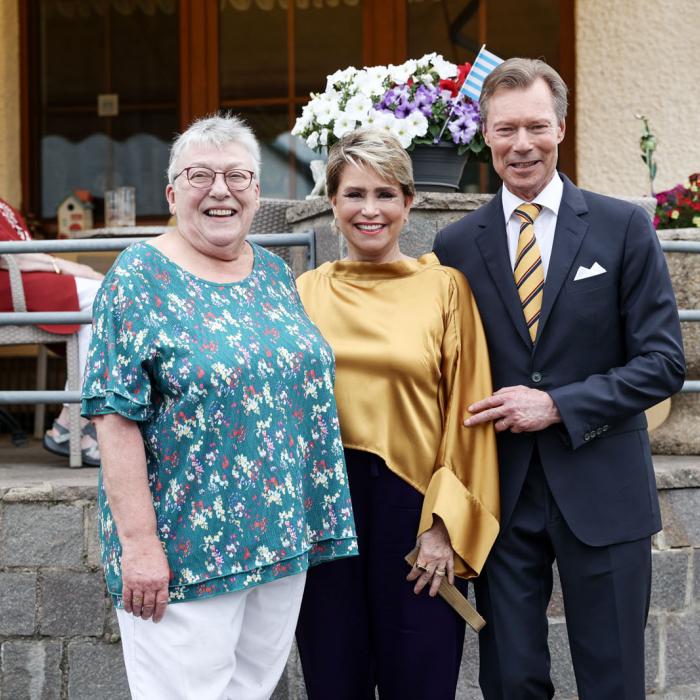 Le Couple grand-ducal avec une habitante de la commune