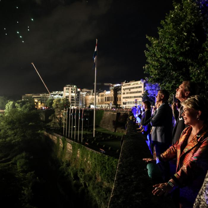 La Famille grand-ducale admire le feu d'artifice