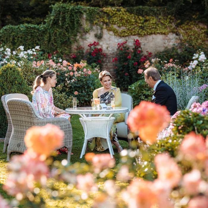 La Grande-Duchesse échange avec des invités