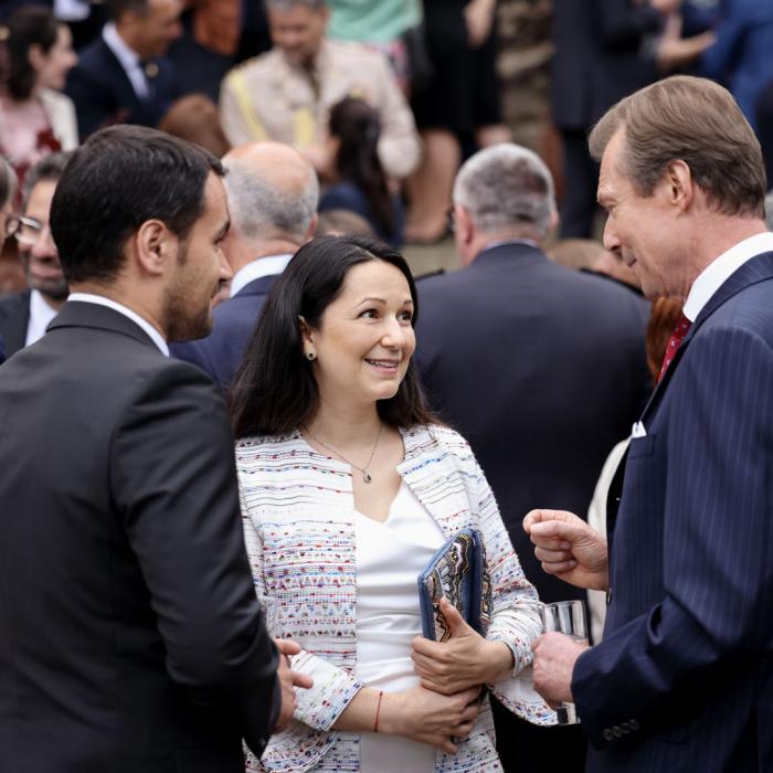 Le Grand-Duc échange avec des invités