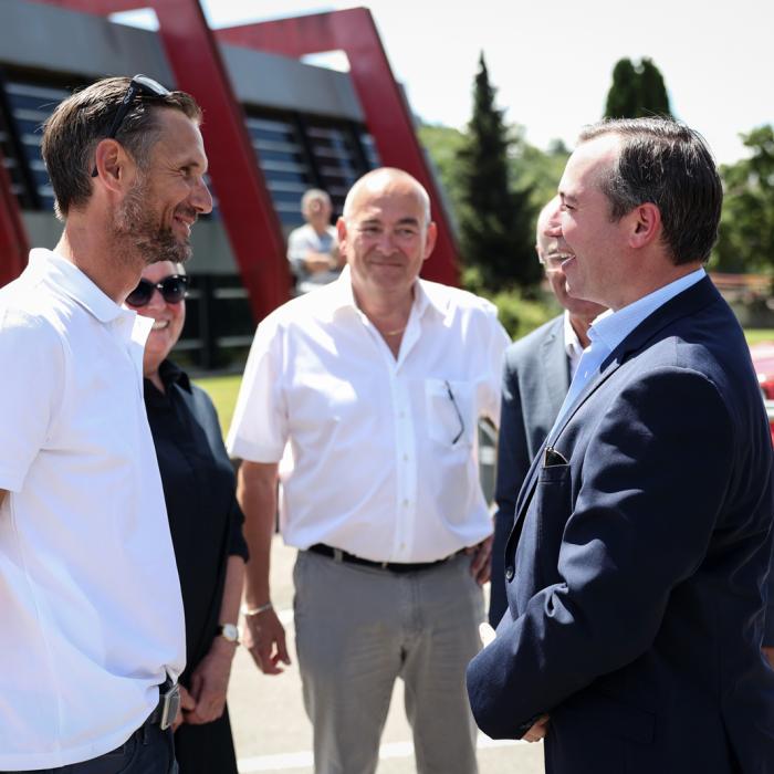 Le Prince Héritier s'est entretenu avec les organisateurs de la course, dont l'ancien coureur luxembourgeois, Frank Schleck