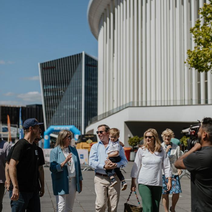 Le Couple héritier et le Prince Charles à l'événement LXB Street