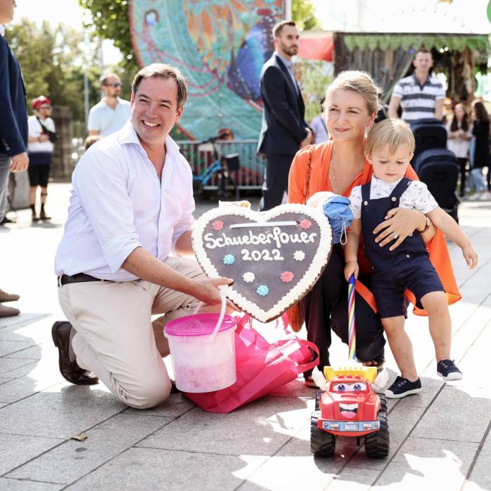 Le Couple héritier et le Prince Charles prennent une photo souvenir