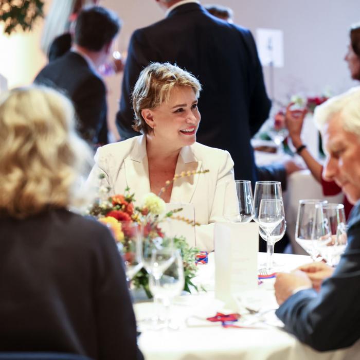 La Grande-Duchesse participe à une table ronde