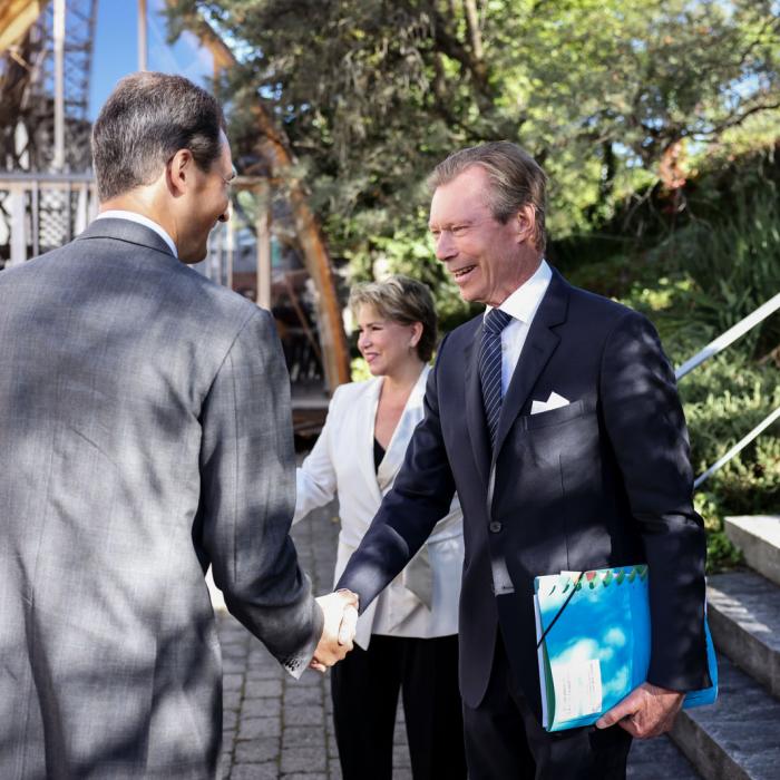 Le Grand-Duc salue le Prince Héritier de Liechtenstein