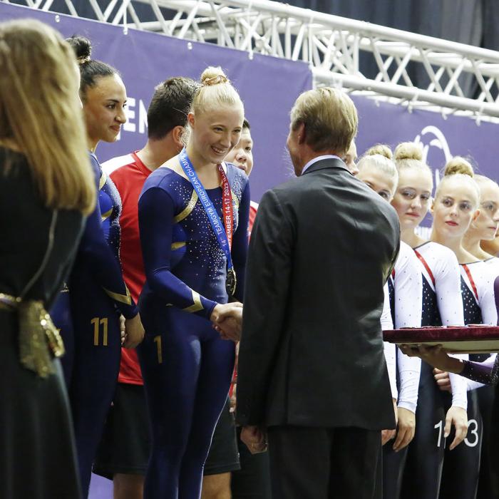 Le Grand-Duc salue une gymnaste suédoise