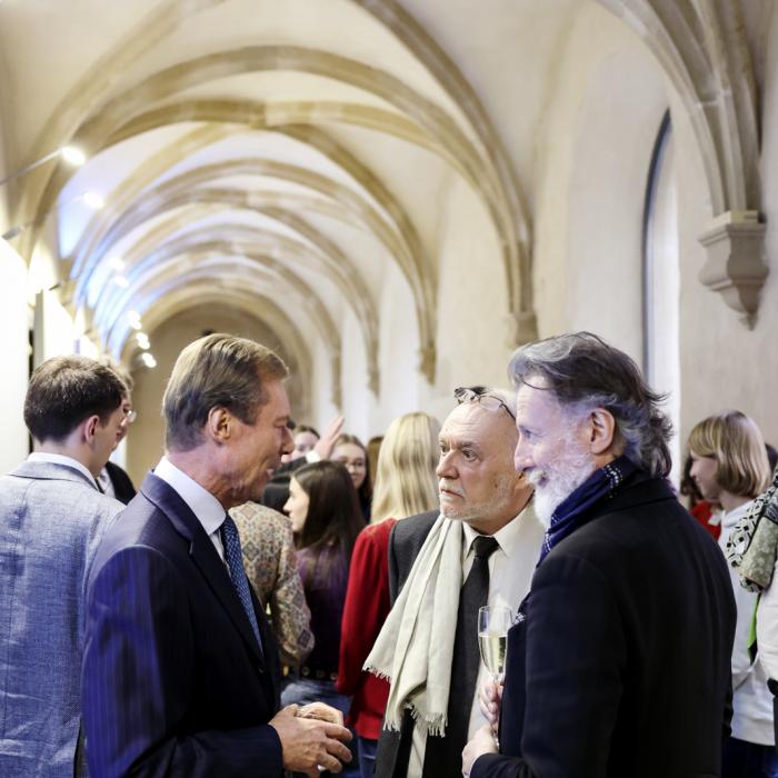 Le Grand-Duc discute avec des invités
