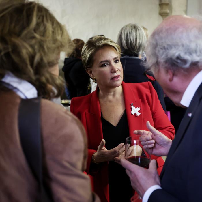 La Grande-Duchesse discute avec des invités