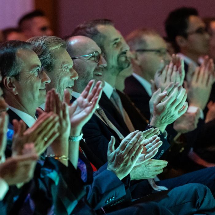 Le Grand-Duc et les invités en train d'applaudir