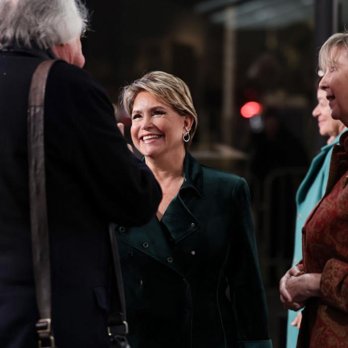 La Grande-Duchesse et la Bourgmestre en pleine discussion