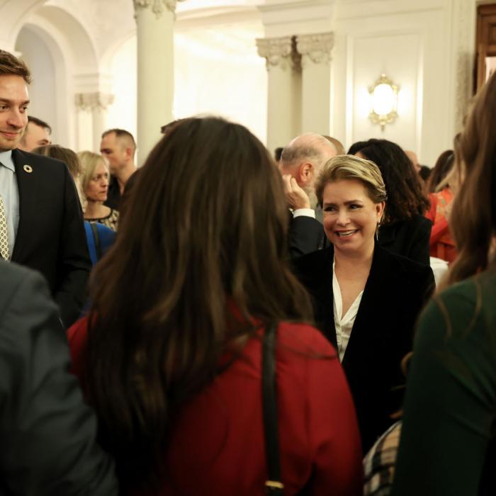 La Grande-Duchesse échange avec des participantes