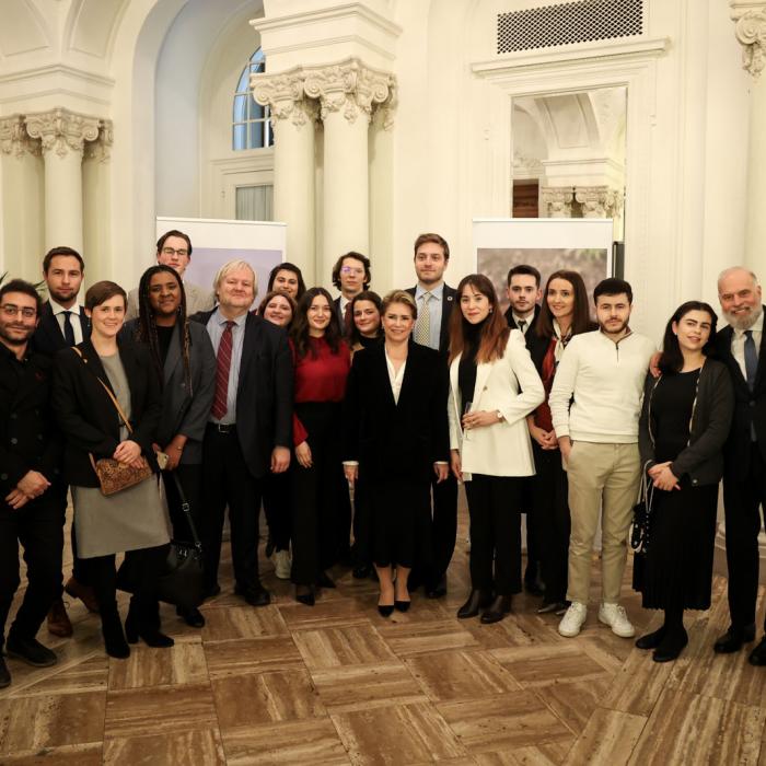 Photo de groupe au cercle cité à l'issue de la conférence