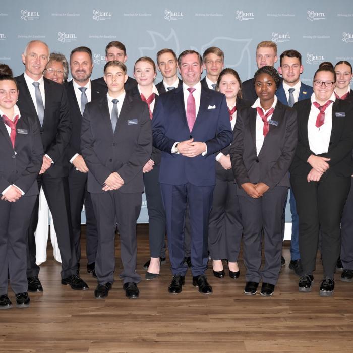 Photo de groupe avec des étudiants mobilisés à Dubai