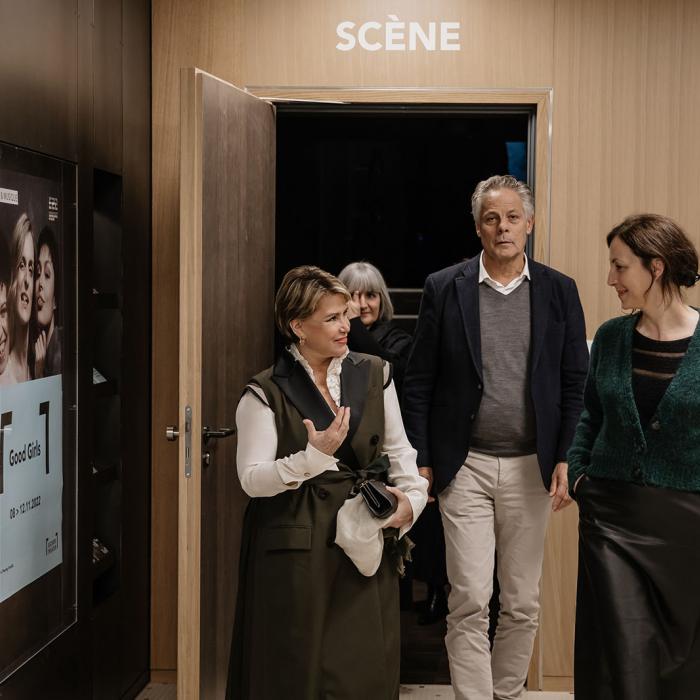 La Grande-Duchesse discute avec la directrice du théâtre d'Esch-sur-Alzette