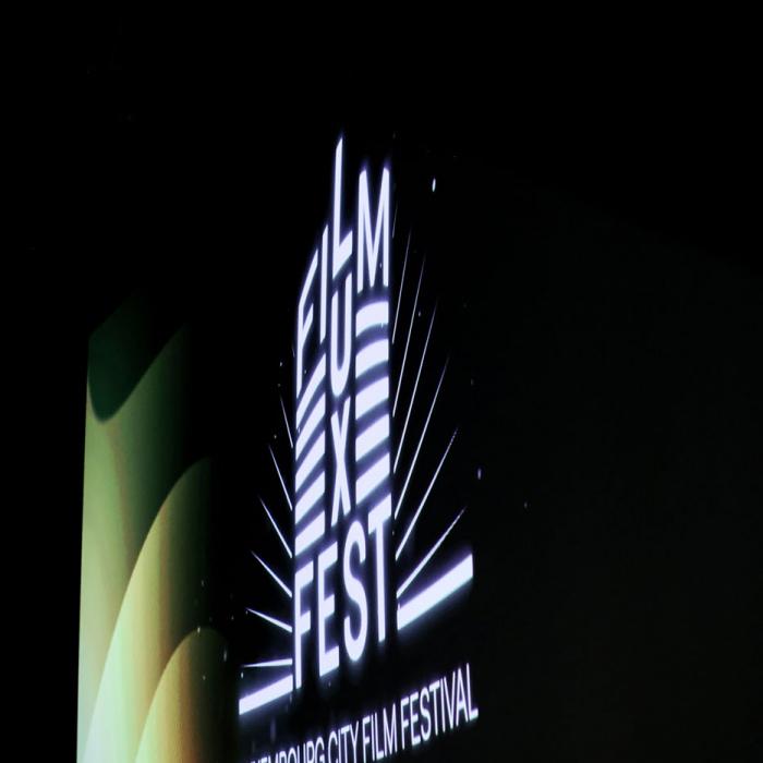 Projection du logo du festival
