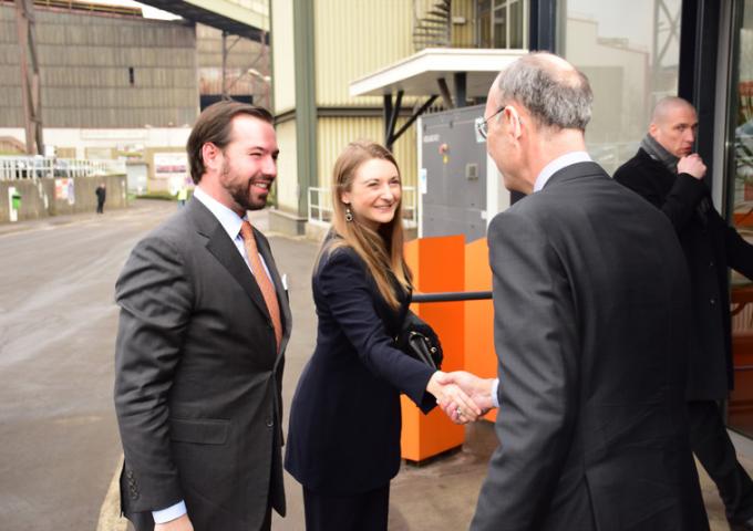 Photo de LL.AA.RR le Grand-Duc Héritier et la Grande-Duchesse Héritière à l’usine ArcelorMittal de Differdange
