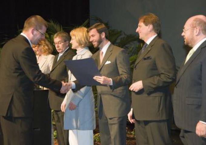 Remise de diplômes aux jeunes maîtres-artisans et lauréats de la Promotion du Travail 2007