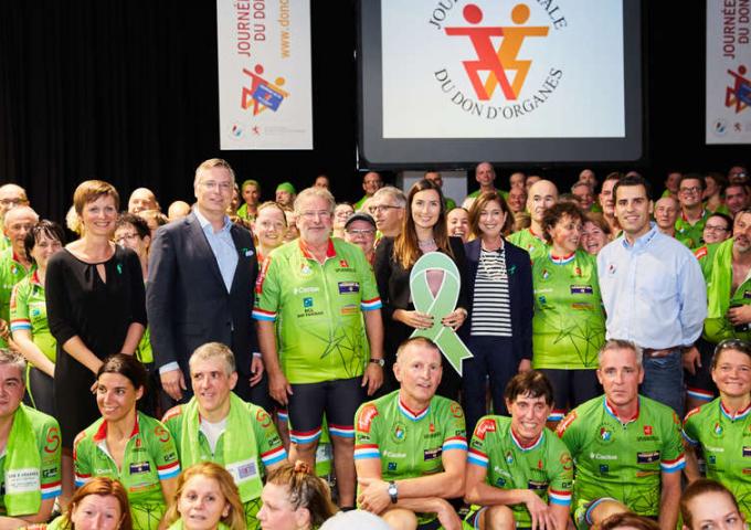 Photo de groupe lors de la 9e Journée mondiale du don d’organes