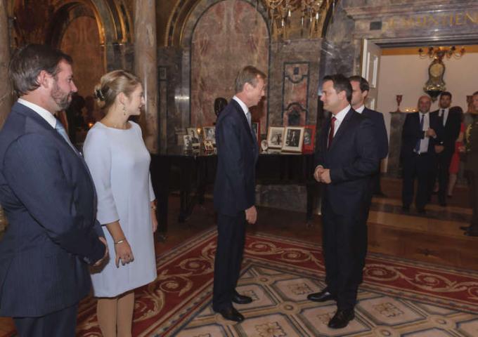 Photo de LL.AA.RR le Grand-Duc, le Grand-Duc Héritier et la Grande-Duchesse Héritière de Luxembourg