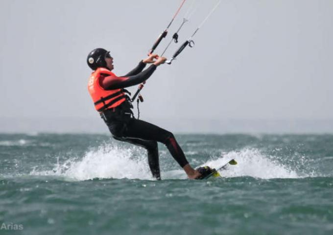 Le Grand-Duc pratique du Kitesurf