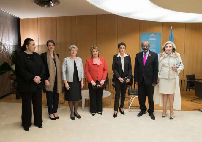 Photo de groupe lors de la cérémonie d'hommage à Madame Irina Bokova
