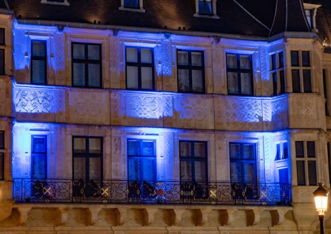 Le Palais grand-ducal illuminé en bleu