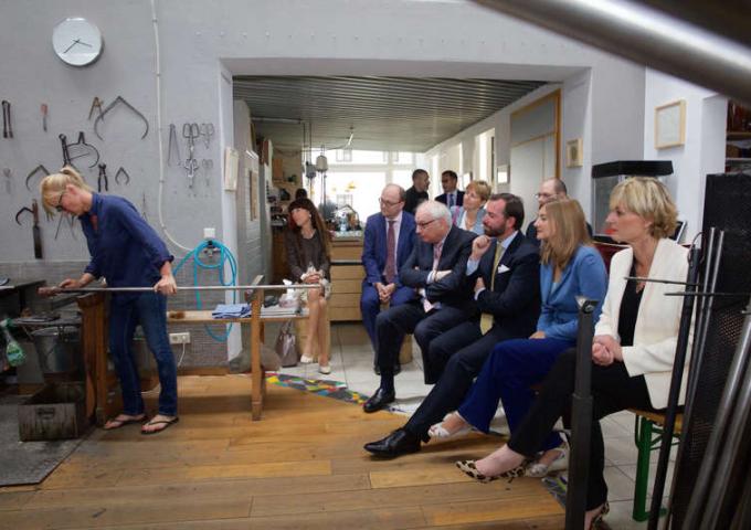 Le Couple héritier visite de l’atelier de soufflage de Madame Pascale Seil