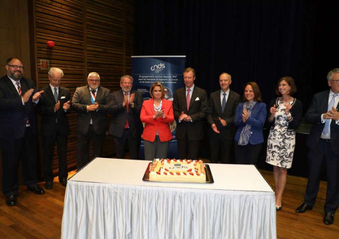 Photo de groupe lors de la séance académique du 50e anniversaire du CNDS