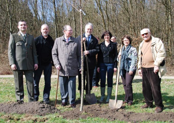 Le Grand-Duc Jean plante un arbre