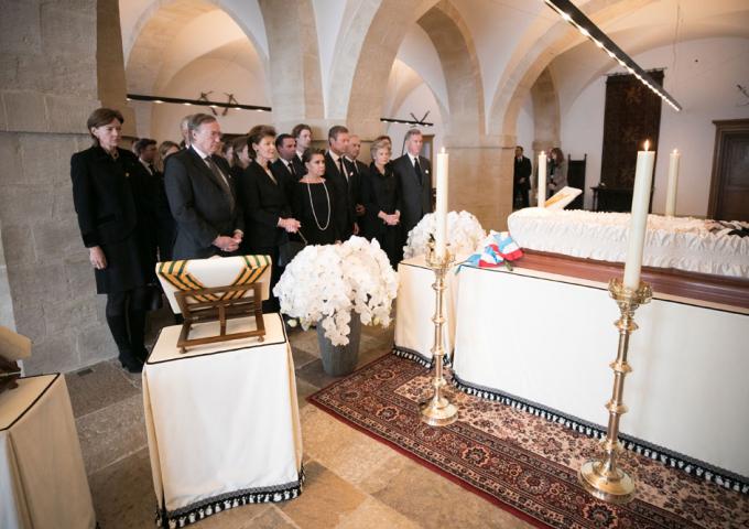 La Famille grand-ducale à la Chapelle ardente au Palais grand-ducal