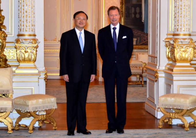 Photo de S.A.R. Le Grand-Duc de Luxembourg et Son Excellence Monsieur Jiechi YANG