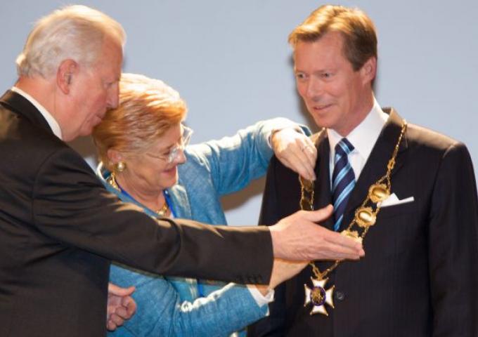 Le Grand Collier du Mérite Européen décerné à S.A.R. le Grand-Duc pour le peuple luxembourgeois