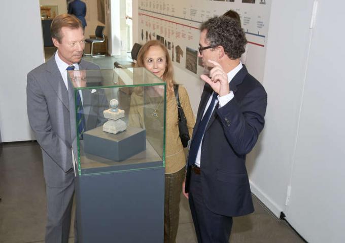 Le Grand-duc lors de la visite de l’exposition « Le lieu céleste. Les Etrusques et leurs dieux – Le Sanctuaire Fédéral d’Orvieto »