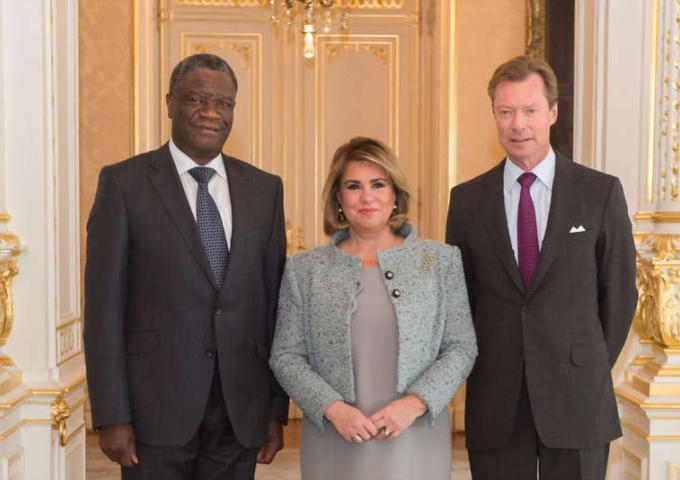 Photo de LL.AA.RR le Grand-Duc et la Grande-Duchesse et le Docteur Mukwege