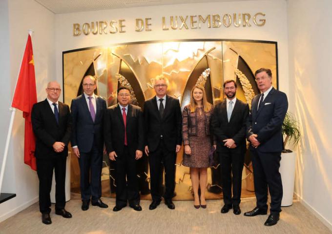 Photo de LL.AA.RR le Grand-Duc Héritier et la Grande-Duchesse Héritière de Luxembourg