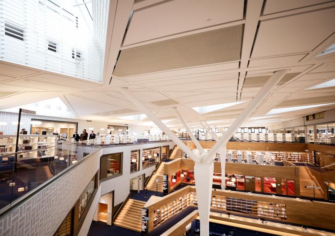 Le Grand-Duc visite la bibliothèque nationale du Luxembourg