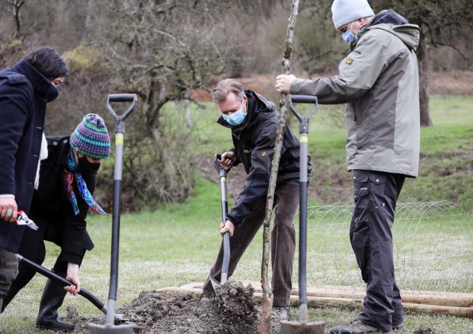 Le Grand-Duc plante des arbres fruitiers pour ses 20 ans de règne