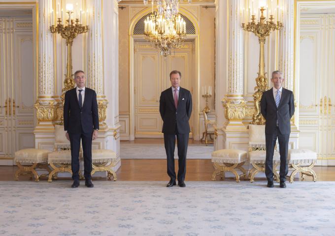 Le Grand-Duc entouré de M. Jean Leyder et de M. Luc Dhamen