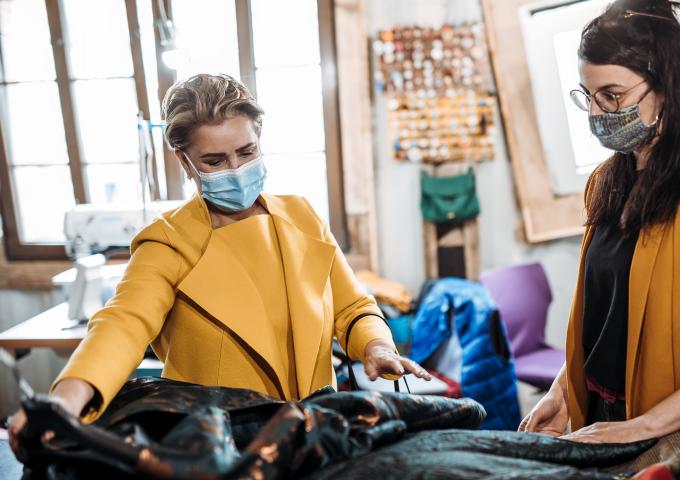 La Grande-Duchesse visite l'atelier "BENU Village"