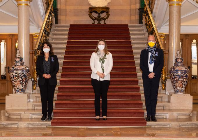 La Princesse Stéphanie entourée de Mme Reckinger et de M. Wiesner