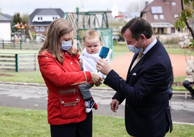Le Couple héritier et le Prince Charles à Oetrange pour la plantation d'un cerisier
