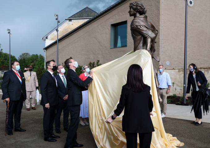 Le Grand-Duc dévoile une statue de Pierre d'Aspelt