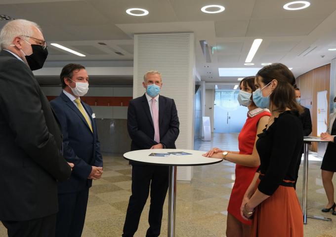 Le Prince Guillaume participe à une réunion sur la réforme Brevet de Maîtrise