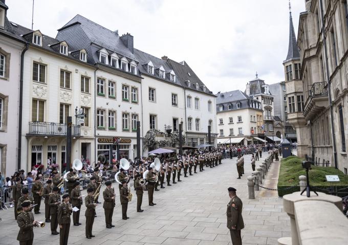 Relève solennelle de la Garde au Palais grand-ducal