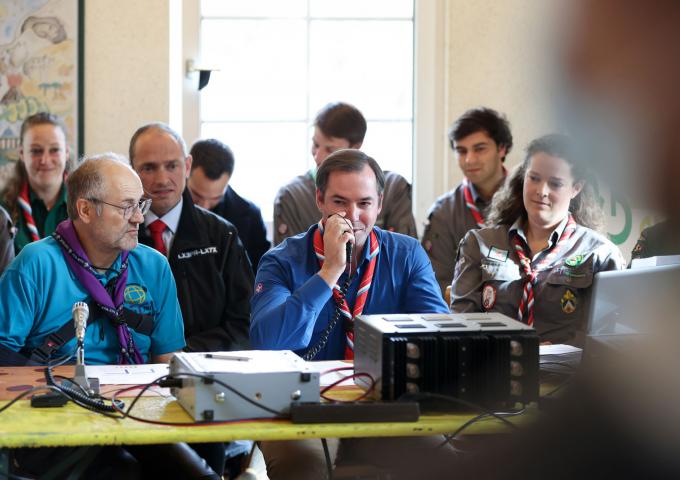 Le Prince Guillaume passe un message auprès des stations du pays