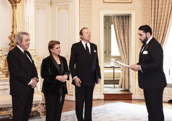 La Grande-Duchesse se voit remettre une médaille le Corps de la Noblesse de la Principauté des Asturies