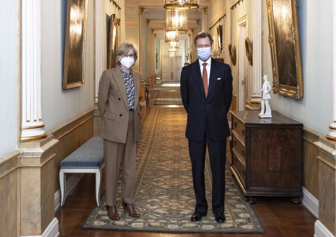 Photo souvenir du Grand-Duc avec Mme McGuinness