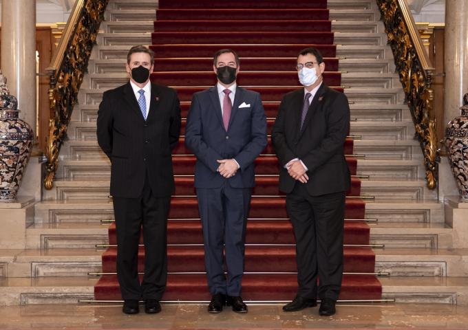 Photo souvenir avec les représentants de la "Miami University"